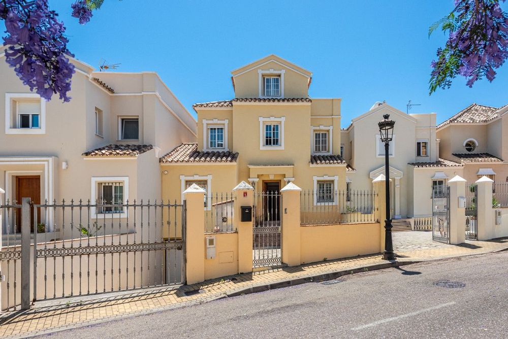 House | Resale in Estepona in Estepona, Costa del Sol - Main property photo