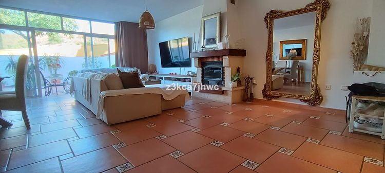 listing card gallery