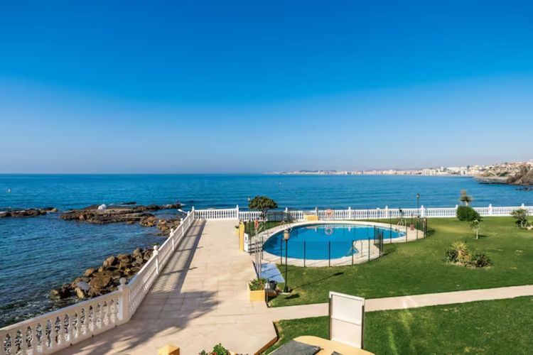 Apartment | Resale in Torremuelle in Torremuelle, Costa del Sol - Photo 5