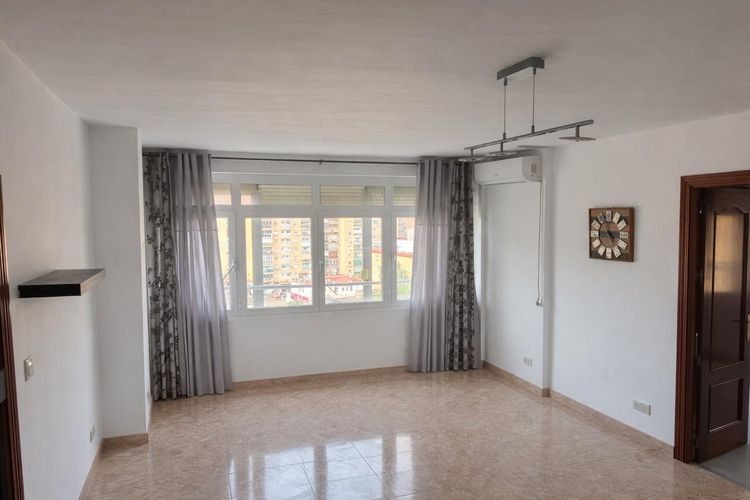 Apartment | Resale in Málaga in Málaga, Costa del Sol - Photo 2