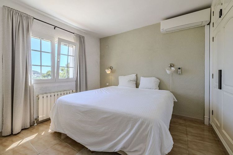 House | Resale in Javea in Javea, Costa Blanca - Photo 4