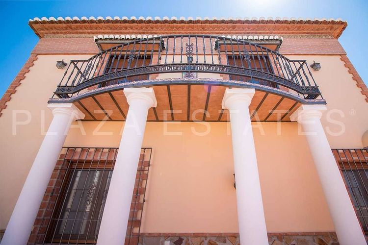 House | Resale in Nerja in Nerja, Costa del Sol - Photo 2