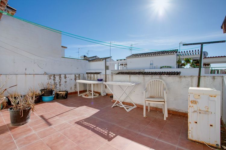 House | Resale in Estepona in Estepona, Costa del Sol - Photo 2