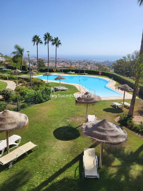 Apartment | Resale in Benalmadena in Benalmadena Others, Costa del Sol - Photo 2