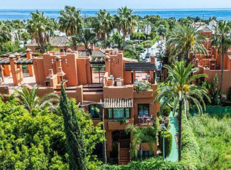 Penthouse | Resale in Nueva Andalucía - Development photo 1