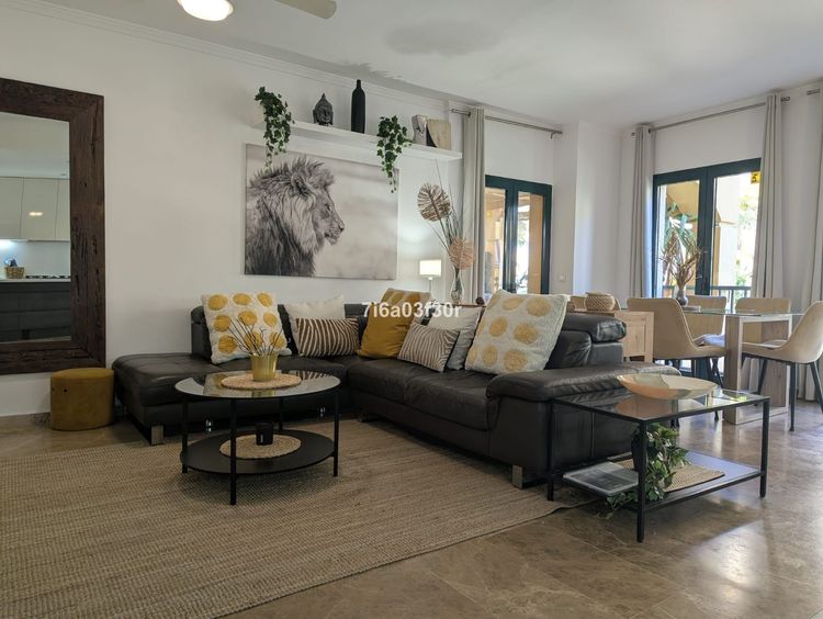 Apartment | Resale in Los Almendros in Los Almendros, Costa del Sol - Photo 2