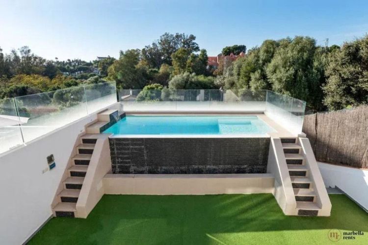 House | Resale in Cabopino in Cabopino, Costa del Sol - Photo 4