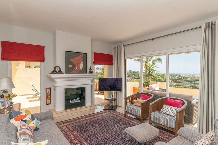 Penthouse | Resale in Elviria in Elviria, Costa del Sol - Photo 2