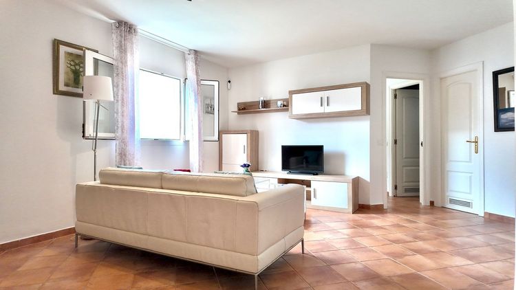 Apartment | Resale in Puerto Banús in Puerto Banús, Costa del Sol - Photo 3