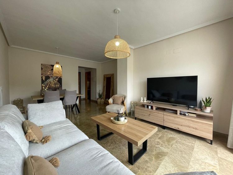 Apartment | Resale in Estepona in Estepona, Costa del Sol - Photo 2