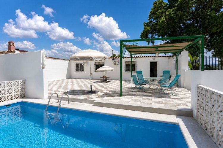 House | Resale in Entrerrios in Entrerrios, Costa del Sol - Photo 2