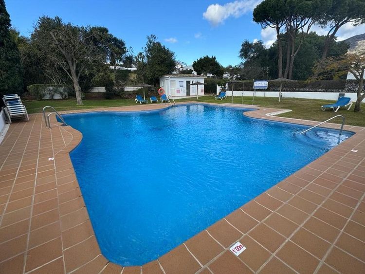 House | Resale in Aloha in Aloha, Costa del Sol - Photo 4