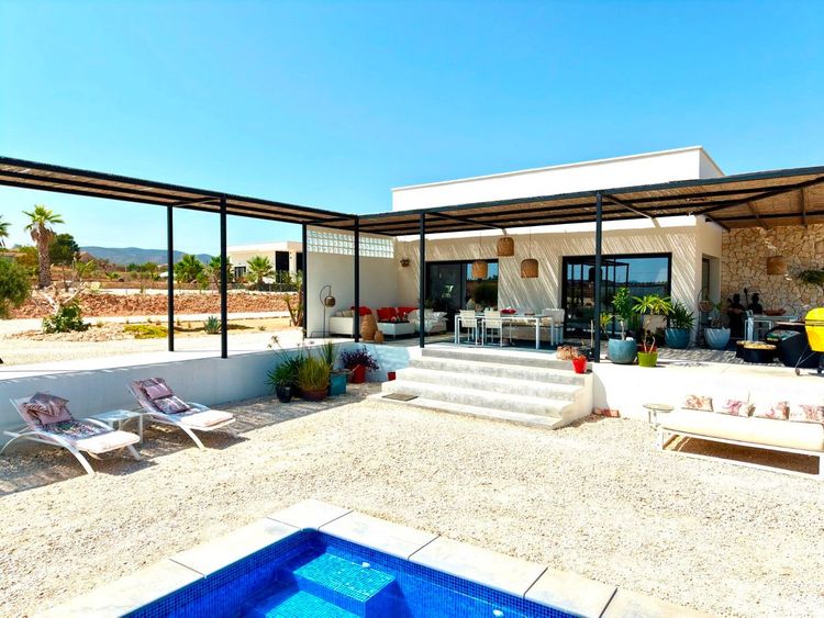 House | Resale in Pinoso in Pinoso, Costa Blanca - Photo 2