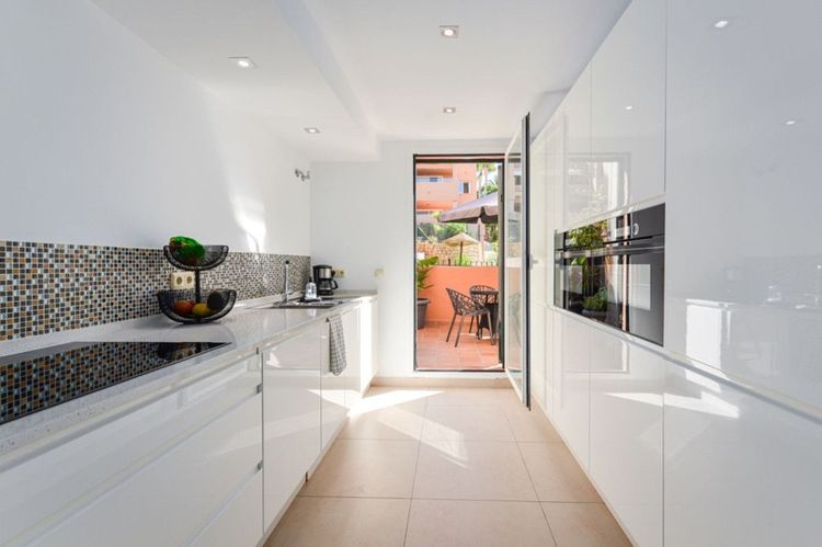 Apartment | Resale in Elviria in Elviria, Costa del Sol - Photo 3