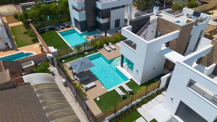 House | Resale in Torrevieja in Torrevieja, Costa Blanca - Photo 5