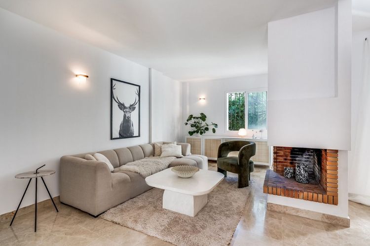 House | Resale in Nueva Andalucía in Nueva Andalucía Others, Costa del Sol - Photo 2