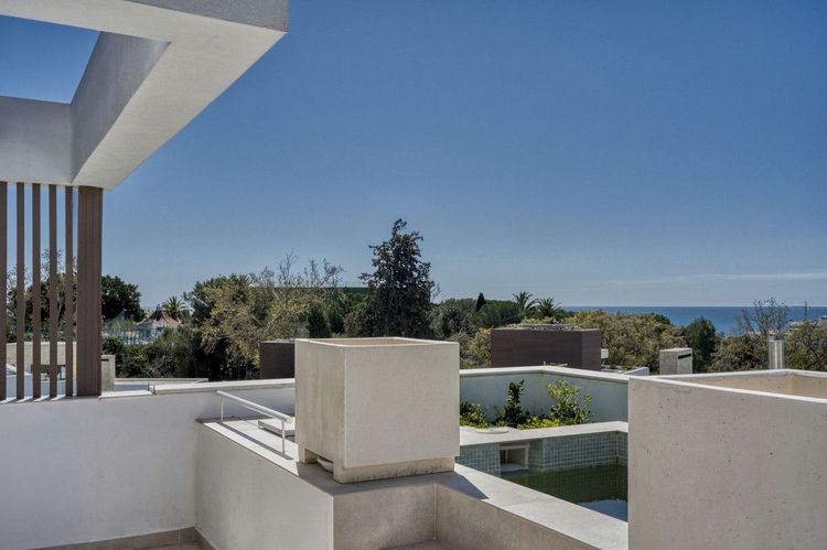 House | Resale in Marbella in Marbella Others, Costa del Sol - Photo 2