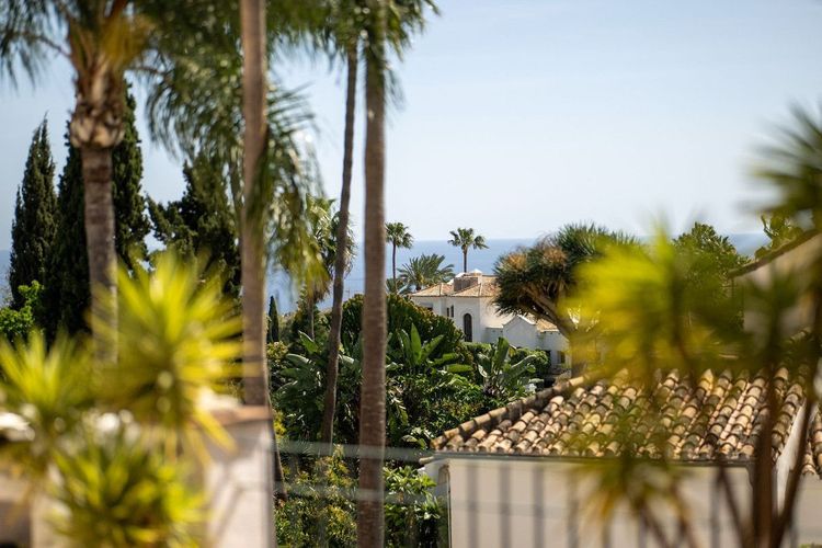 House | Resale in Marbella in Marbella Others, Costa del Sol - Photo 5