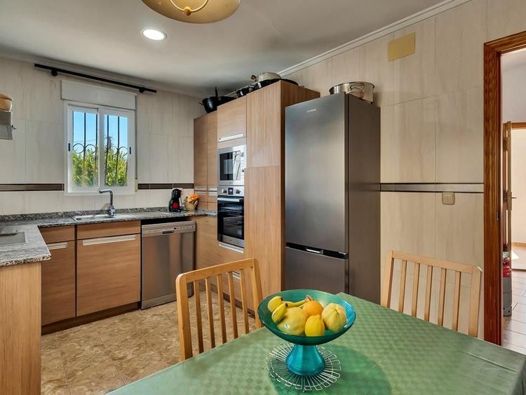 House | Resale in Denia in Denia, Costa Blanca - Photo 5