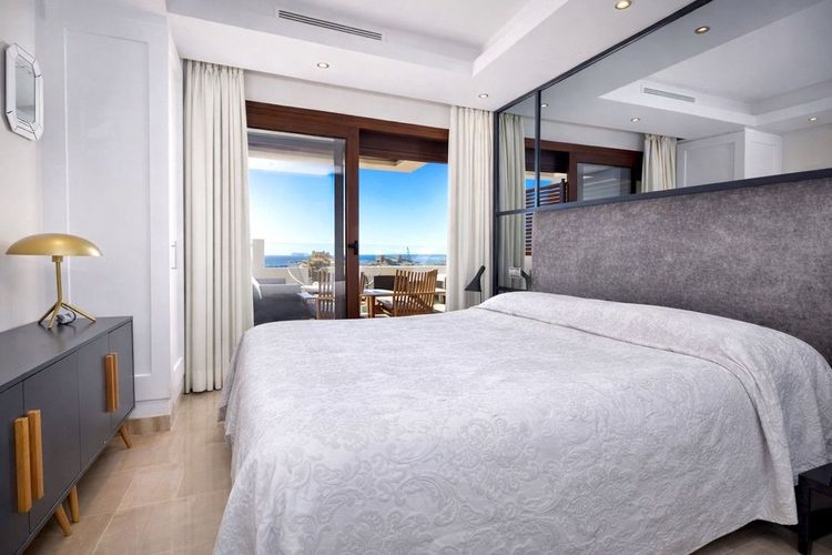 Penthouse | Resale in Estepona in Estepona, Costa del Sol - Photo 5