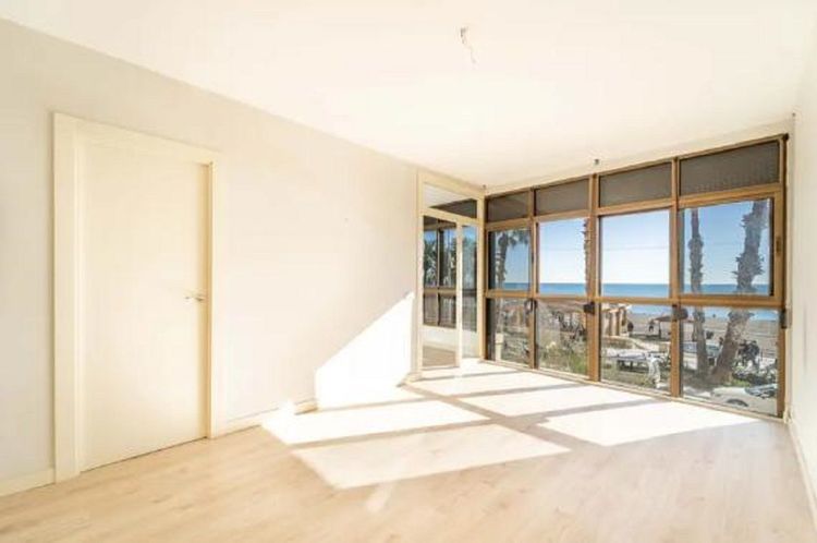 Apartment | Resale in Málaga Este in Málaga Este, Costa del Sol - Photo 5