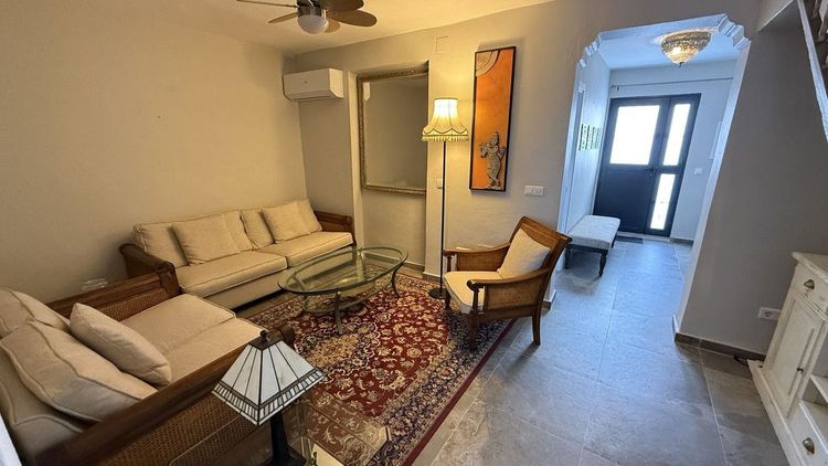 House | Resale in Alhaurín el Grande in Alhaurín el Grande, Costa del Sol - Photo 3