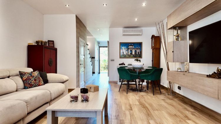 House | Resale in Elviria in Elviria, Costa del Sol - Photo 5