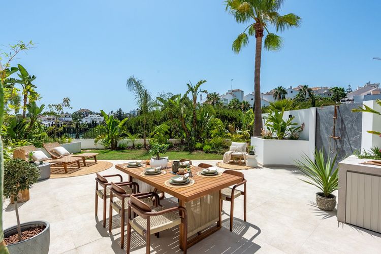 House | Resale in The Golden Mile in The Golden Mile, Costa del Sol - Photo 4
