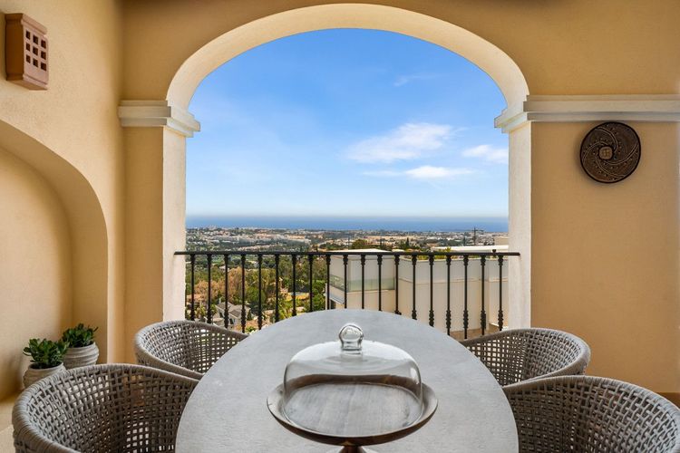 Apartment | Resale in La Quinta in La Quinta, Costa del Sol - Photo 4