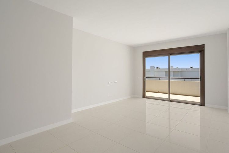 Apartment | Resale in Estepona in Estepona, Costa del Sol - Photo 5