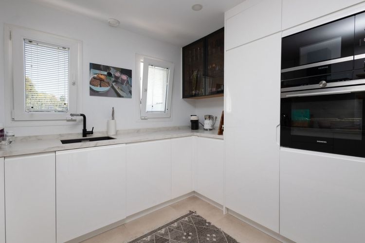 House | Resale in Calahonda in Calahonda, Costa del Sol - Photo 5