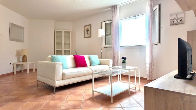 Apartment | Resale in Puerto Banús in Puerto Banús, Costa del Sol - Photo 2