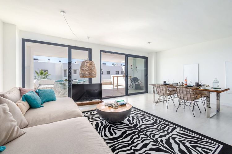 Apartment | Resale in Estepona in Estepona, Costa del Sol - Photo 2