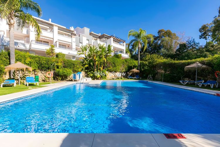 Apartment | Resale in Los Arqueros in Los Arqueros, Costa del Sol - Photo 3