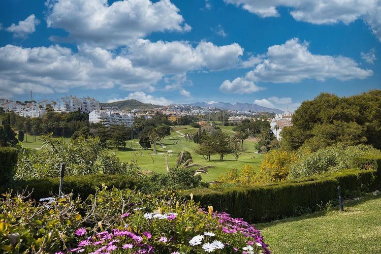 House | Resale in Miraflores in Miraflores, Costa del Sol - Photo 2