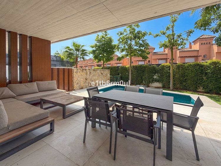 House | Resale in The Golden Mile in The Golden Mile, Costa del Sol - Photo 2