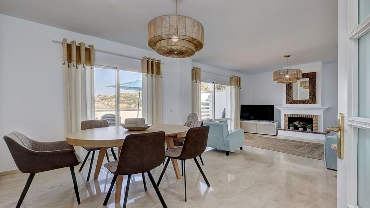 Apartment | Resale in Casares in Casares, Costa del Sol - Photo 2