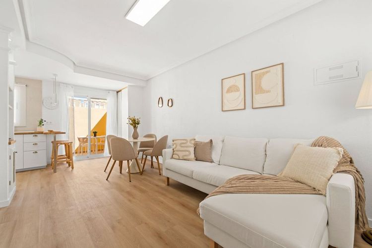 House | Resale in Villamartin in Villamartin, Orihuela Costa, Costa Blanca - Photo 5