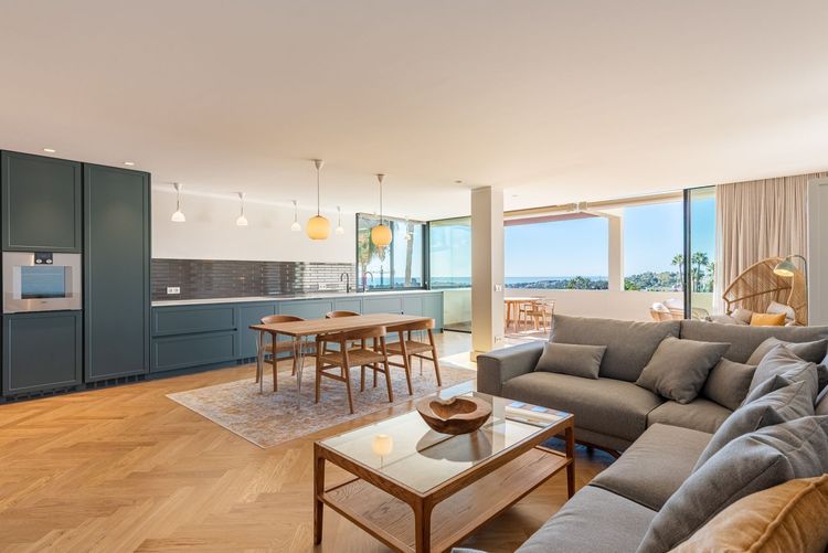 Apartment | Resale in Nueva Andalucía in Nueva Andalucía Others, Costa del Sol - Photo 4