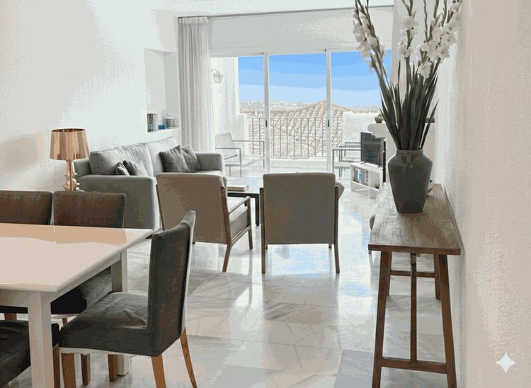 Apartment | Resale in Los Almendros in Los Almendros, Los Arqueros-Puerto del Almendro, Costa del Sol - Photo 2