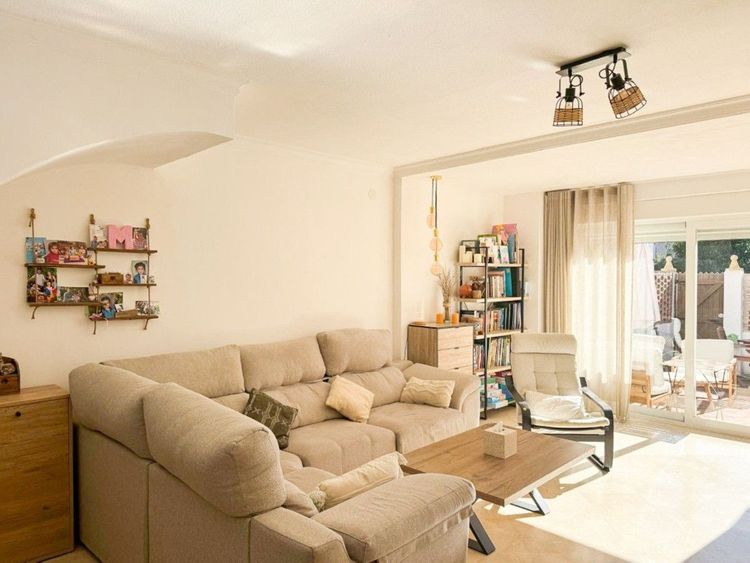 House | Resale in Elviria in Elviria, Costa del Sol - Photo 4