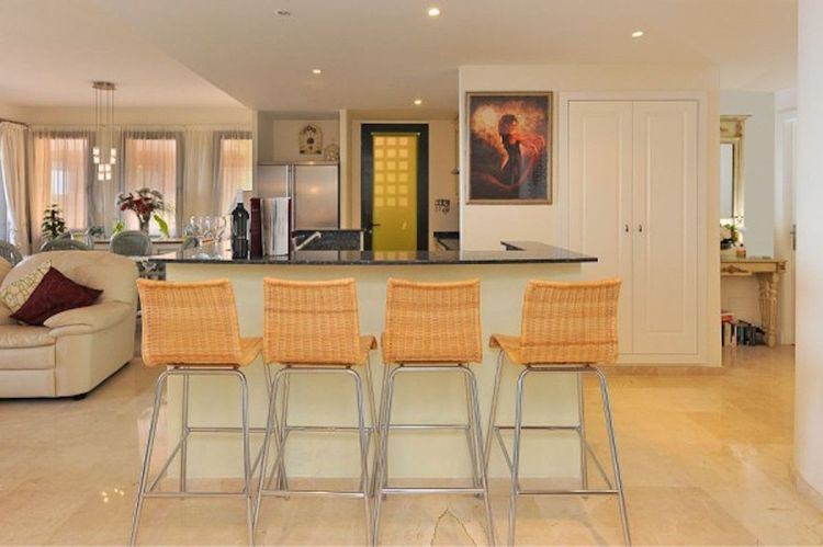 Apartment | Resale in Calahonda in Calahonda, Costa del Sol - Photo 4