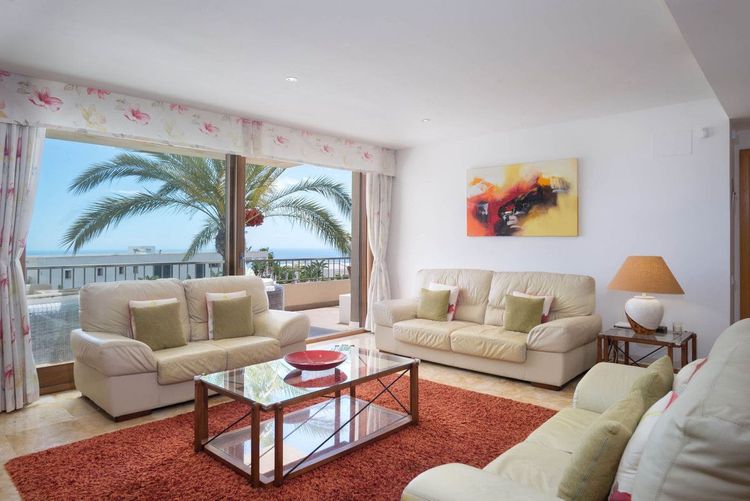Apartment | Resale in Altos de los Monteros in Altos de los Monteros, Costa del Sol - Photo 5