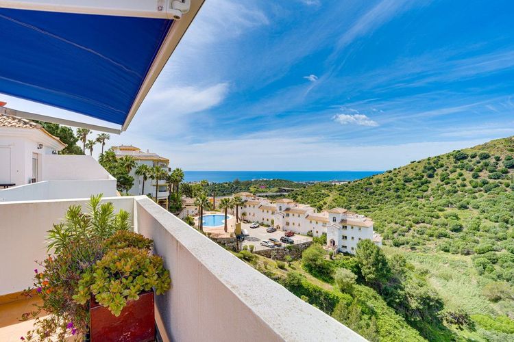 Penthouse | Resale in Calahonda in Calahonda, Costa del Sol - Photo 2
