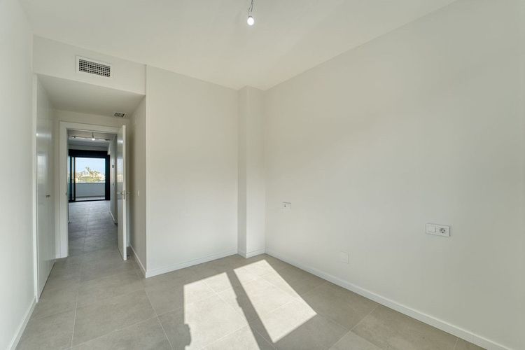 Apartment | Resale in Torremolinos in Torremolinos Others, Costa del Sol - Photo 5