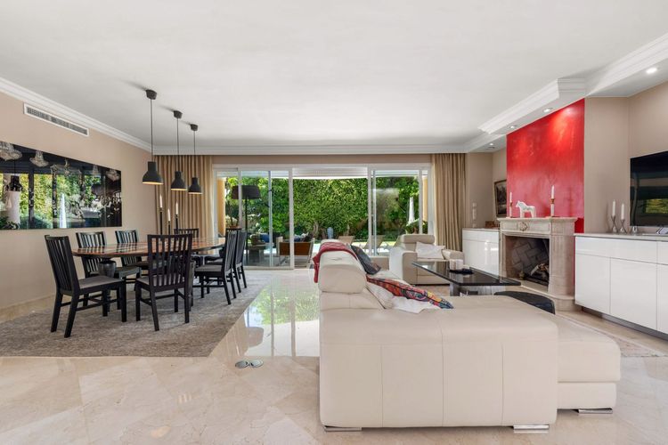 House | Resale in The Golden Mile in The Golden Mile, Costa del Sol - Photo 3