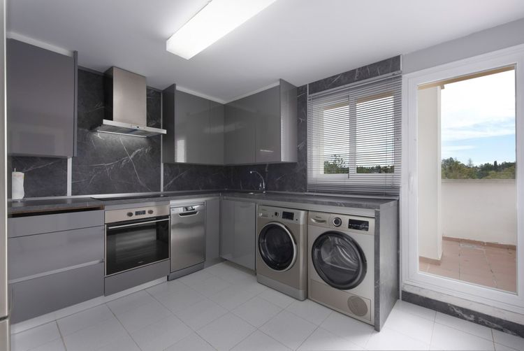 Penthouse | Resale in Nueva Andalucía in Nueva Andalucía Others, Costa del Sol - Photo 2