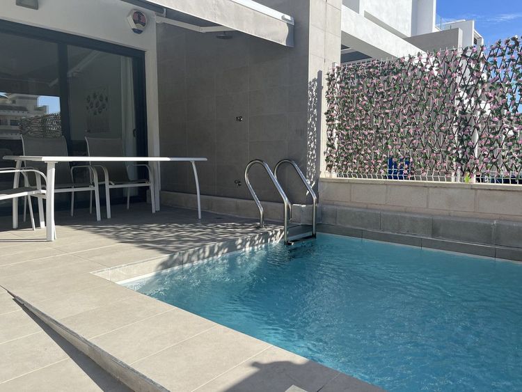 House | Resale in Villamartin in Villamartin, Costa Blanca - Photo 3