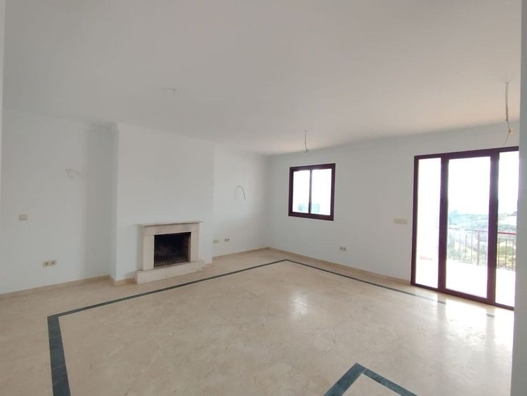 House | Resale in Doña Julia in Doña Julia, Costa del Sol - Photo 2