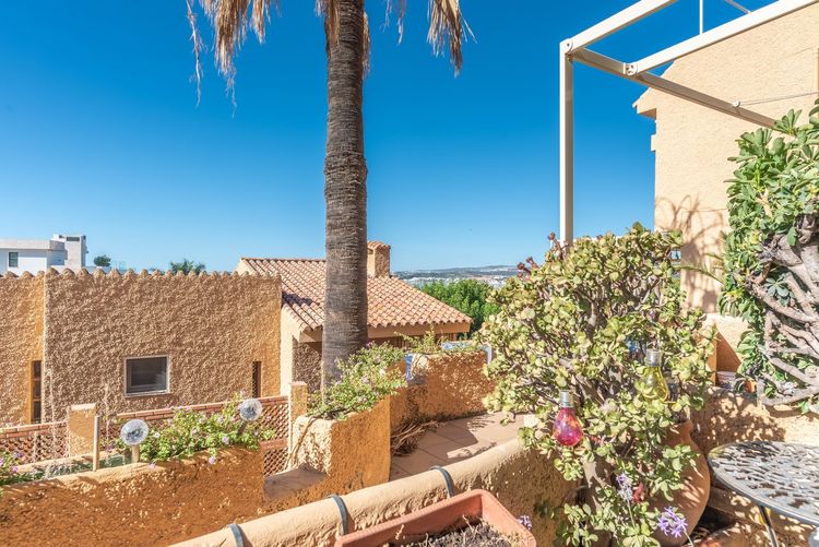House | Resale in Estepona in Estepona, Costa del Sol - Photo 4